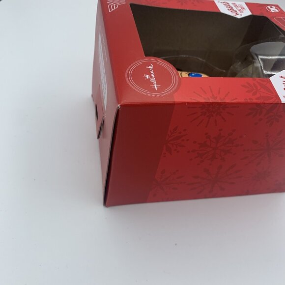 Hallmark Wonder Woman Christmas Tree Ornament - Wobbles on Your Tree! - DC Comic - Picture 4 of 8